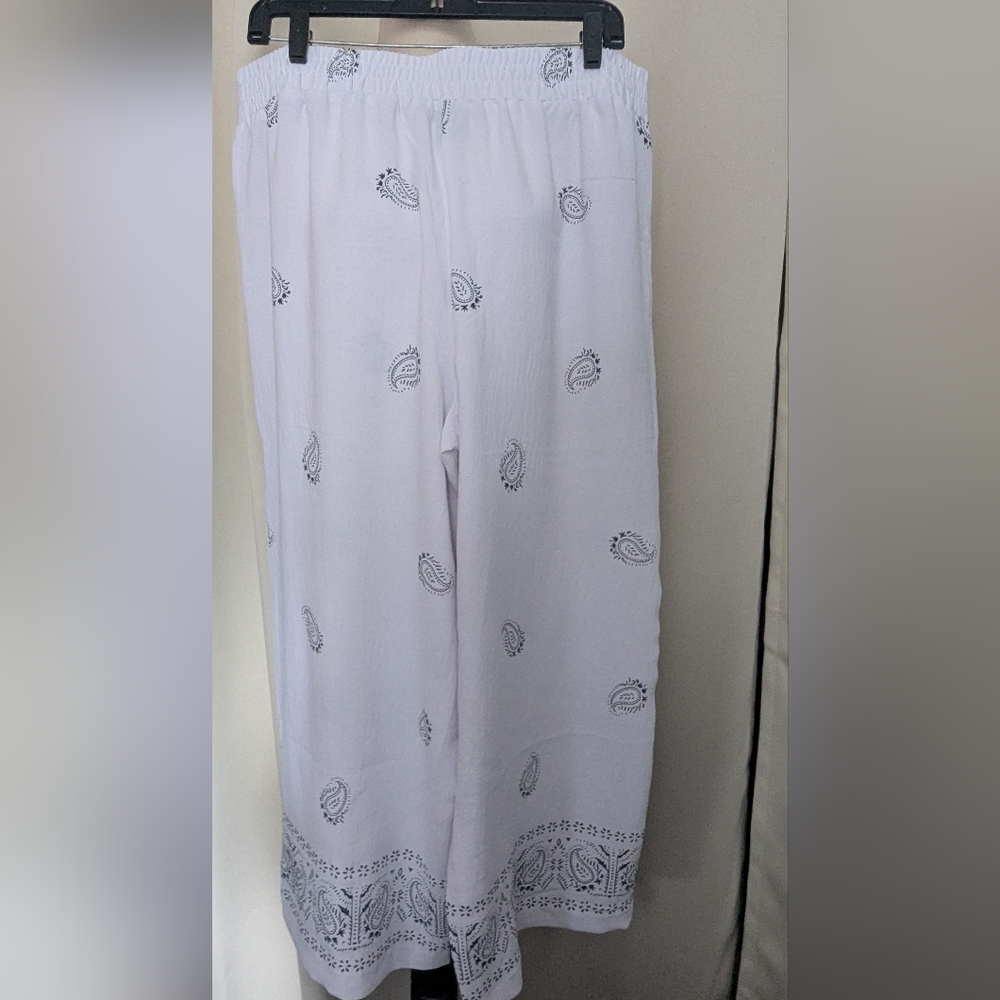 ith Black Paisley Pattern